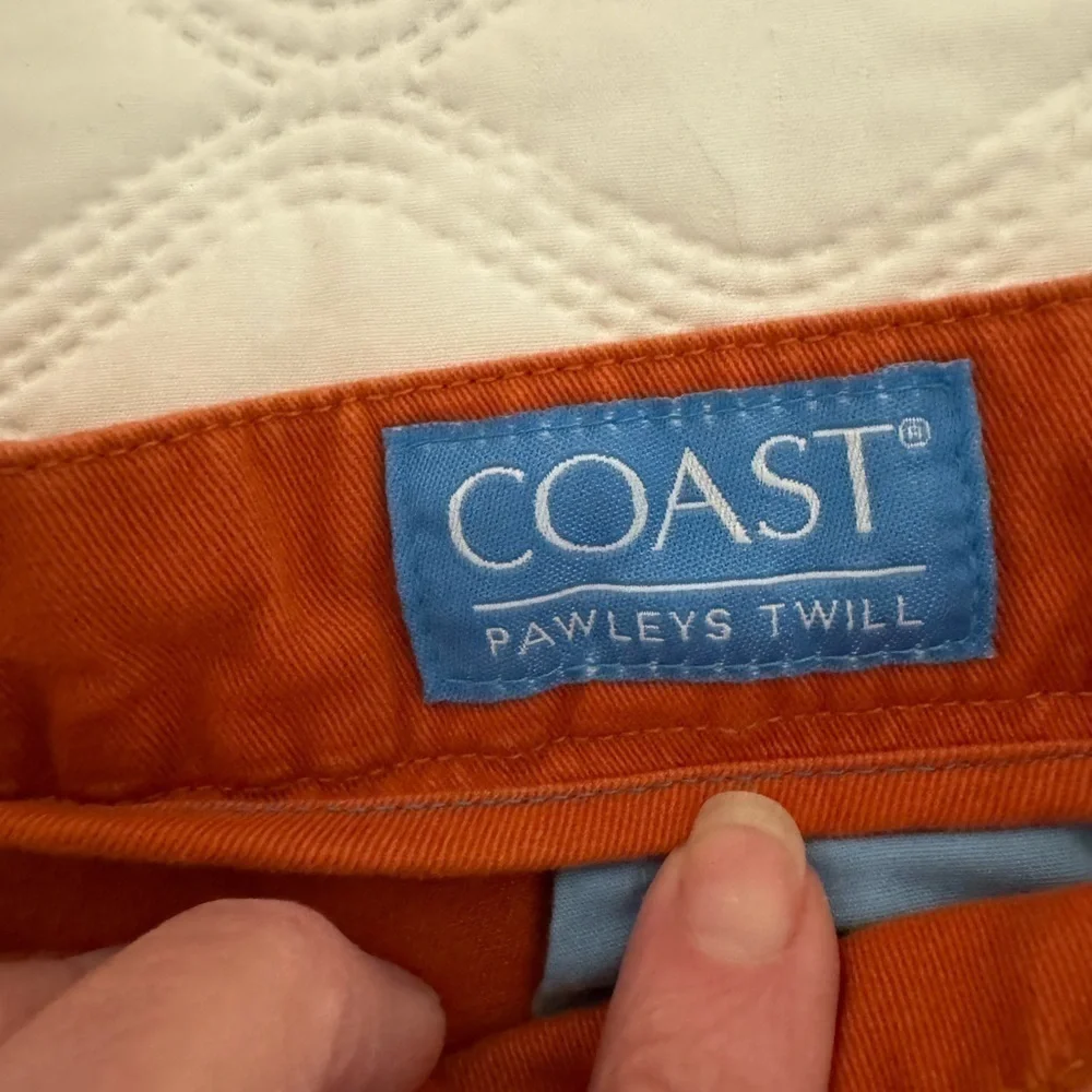 COAST PAWLEYS TWILL SHORTS 38. 7” inseam. Flat front chino rust orange